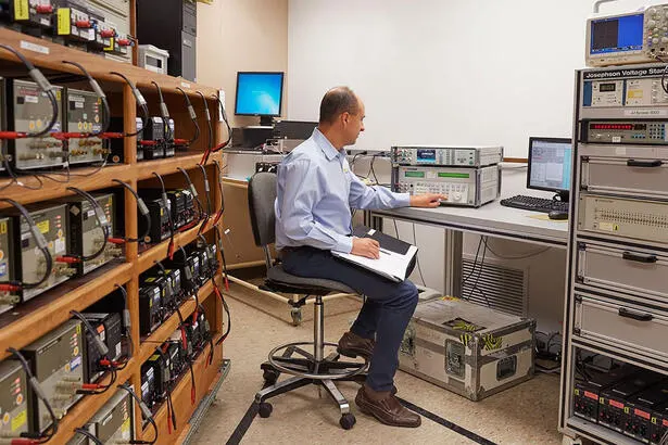 Multímetro de referência 8588A - Imagem 4